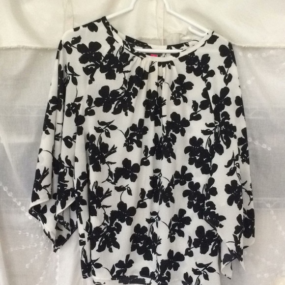 Vince Camute Black white kimono sleeve floral XS S - Picture 2 of 8